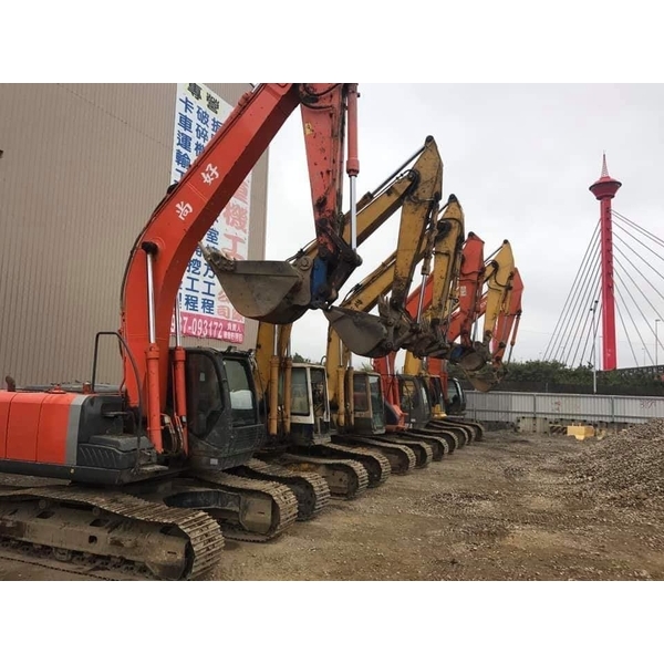 挖土機 破碎機 大鋼牙 怪手出租產品 尚好重機工程有限公司