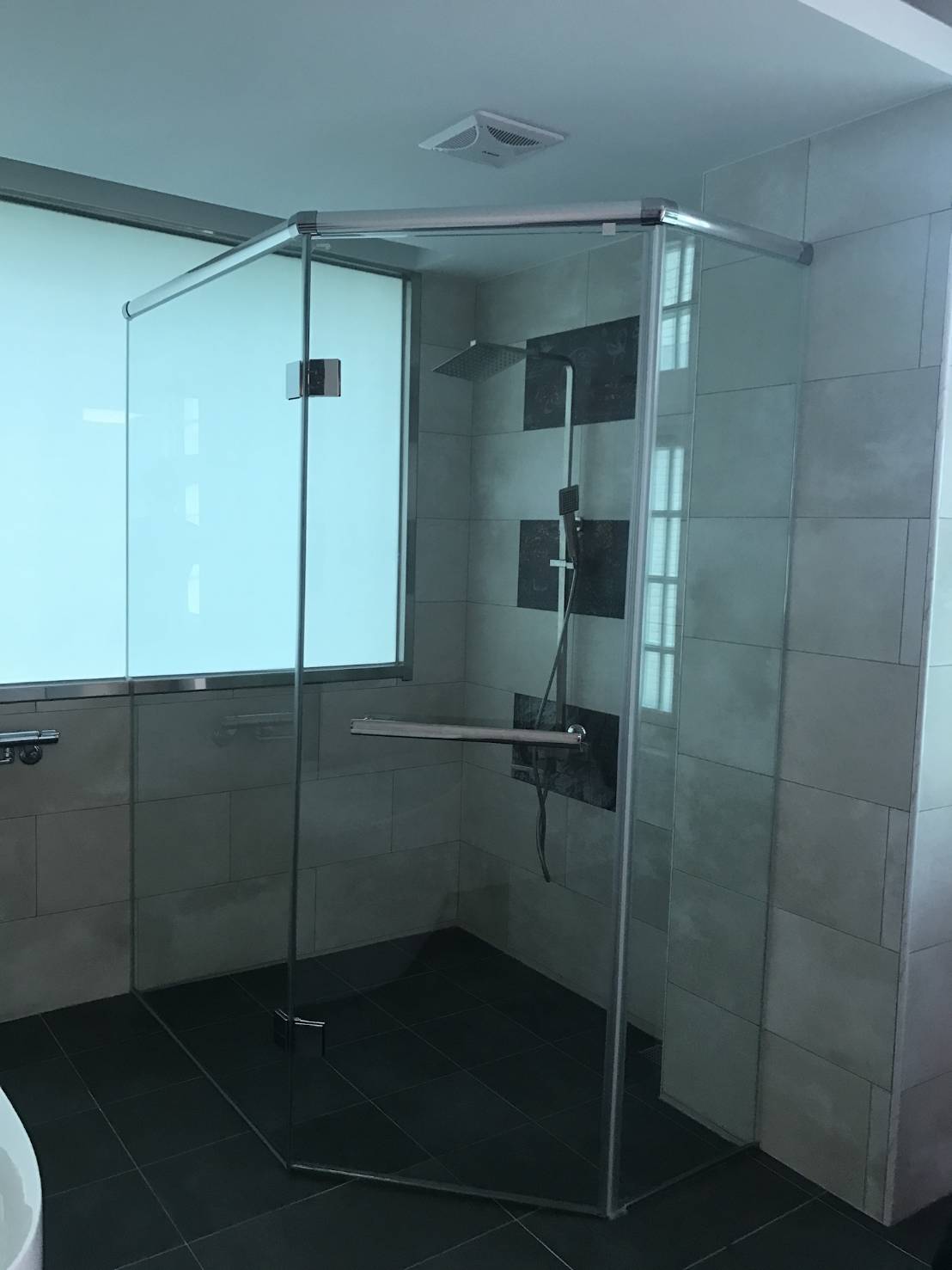 鐵件淋浴隔間