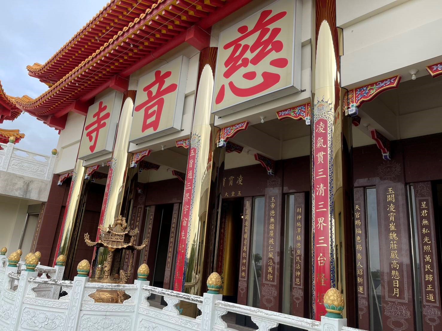 廟宇龍柱-鍍鈦金包柱