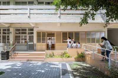 打破傳統教室的封閉！以木質結合多元化設計打造普特共融的學習場域