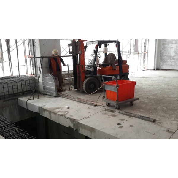 樓板切割+土石吊掛