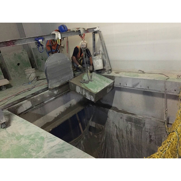 牆壁切割+土石吊掛