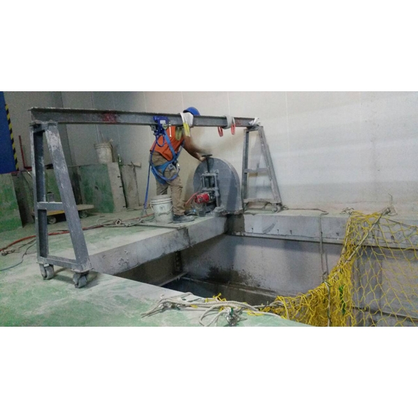 牆壁切割+土石吊掛