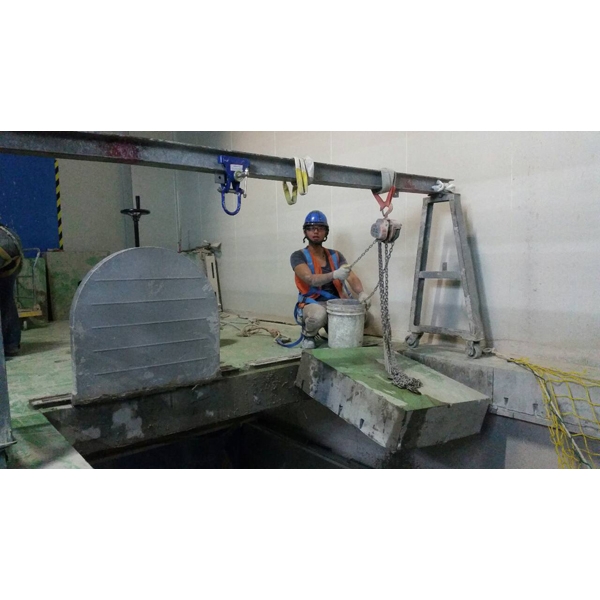 牆壁切割+土石吊掛-啊亮工程有限公司