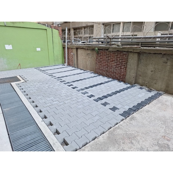 地磚舖設施工-梁禾企業有限公司