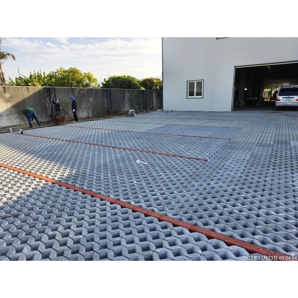 植草磚地磚舖設