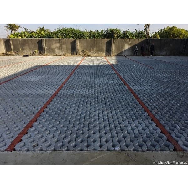 植草磚地磚舖設