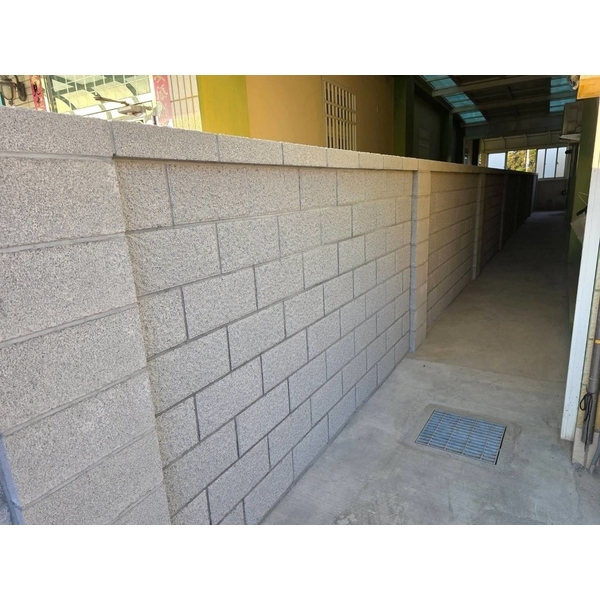 百歲磚圍牆搭配小型水池磚瓦工程-梁禾企業有限公司