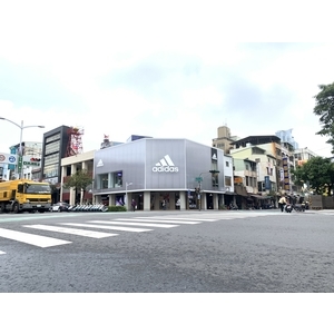 高雄新崛江愛迪達 , 佐東企業有限公司