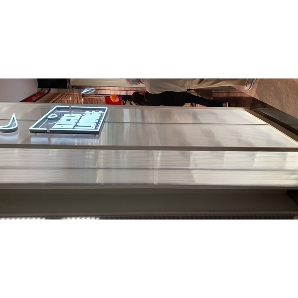 PC中空板 NKIE 廣告看板 光牆 隔間牆-佐東企業有限公司