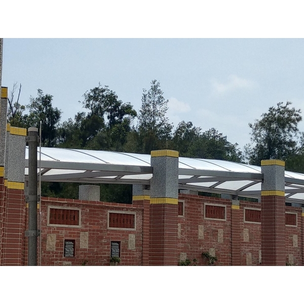 PC中空板 弧形設計雨遮-佐東企業有限公司