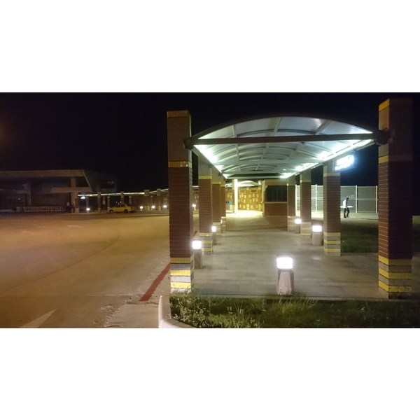 PC中空板 弧形設計雨遮-佐東企業有限公司