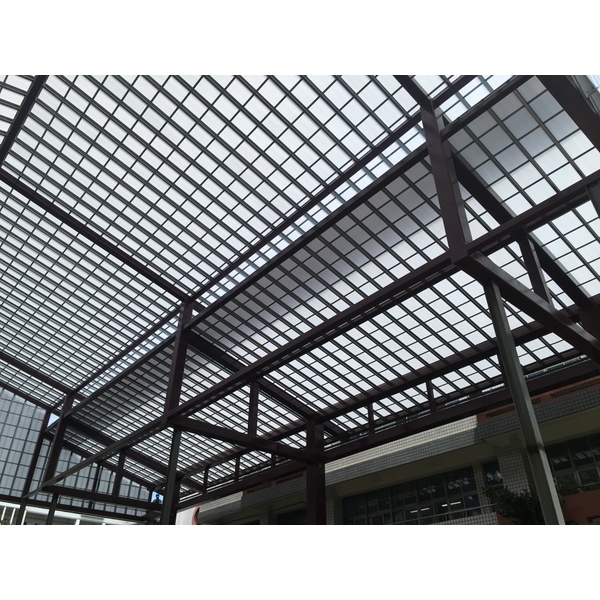 扣合式PC中空板 風雨操場屋頂-佐東企業有限公司