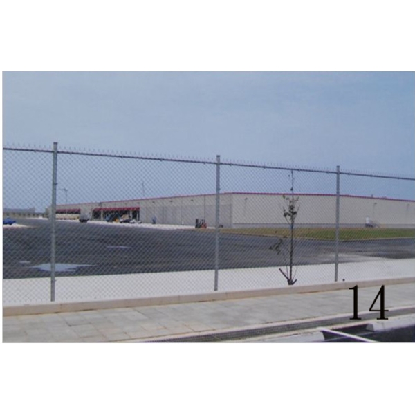 倉庫旁金屬網圍籬,統式鐵網工程