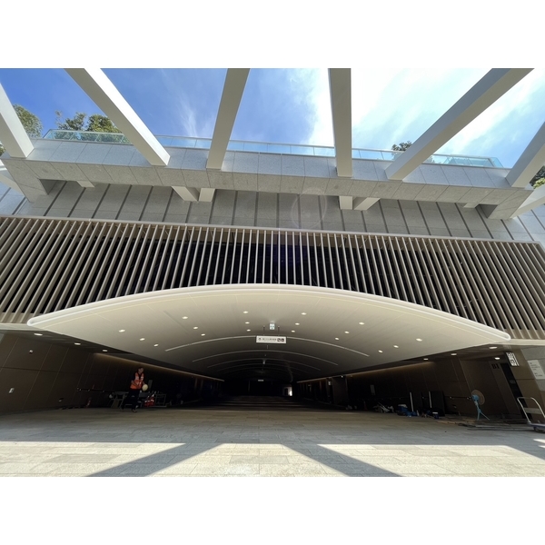 國父紀念館連通大巨蛋地下通廊-弧型鋁包板＆鋁格柵