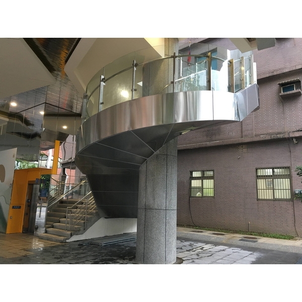 弧型包板鋼梯-上騰金屬有限公司