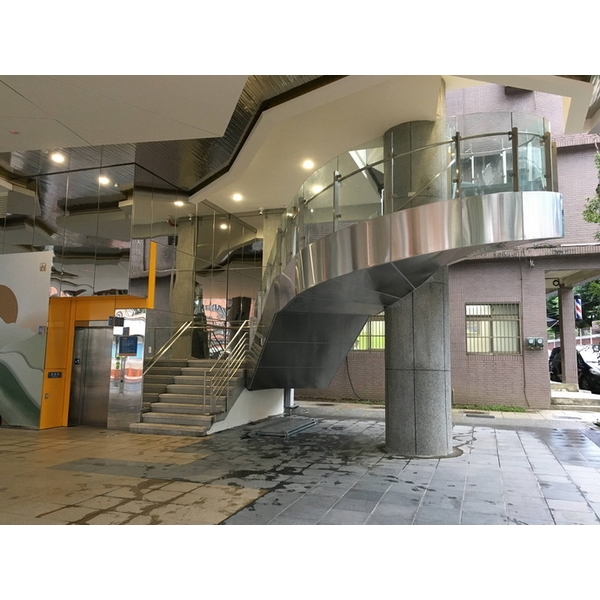 弧型包板鋼梯,上騰金屬有限公司