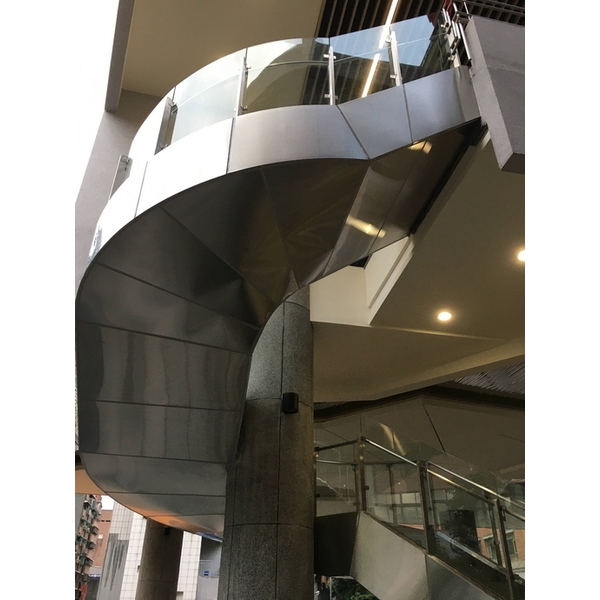 弧型包板鋼梯-上騰金屬有限公司