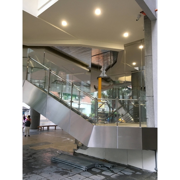 弧型包板鋼梯-上騰金屬有限公司