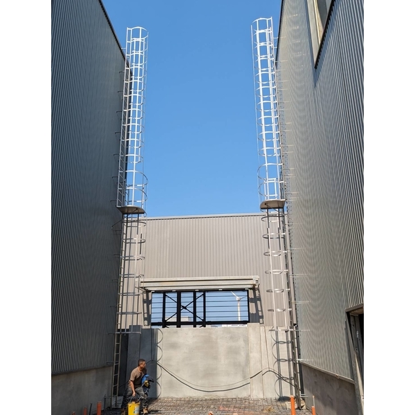 13M不銹鋼爬梯,世均工業有限公司