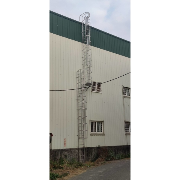 15M戶外安全爬梯工程,世均工業有限公司