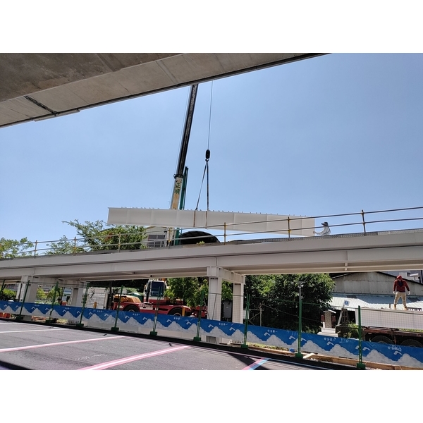 鐵道路廊台3跨越自行車橋工程施工-世均工業有限公司
