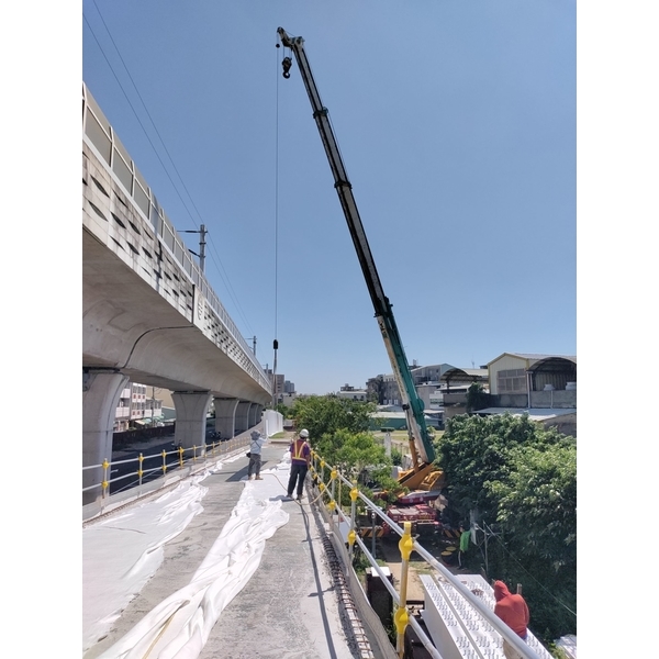 鐵道路廊台3跨越自行車橋工程施工-世均工業有限公司