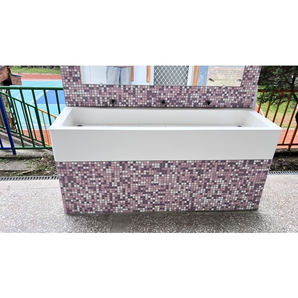 國小用馬槽式洗手台