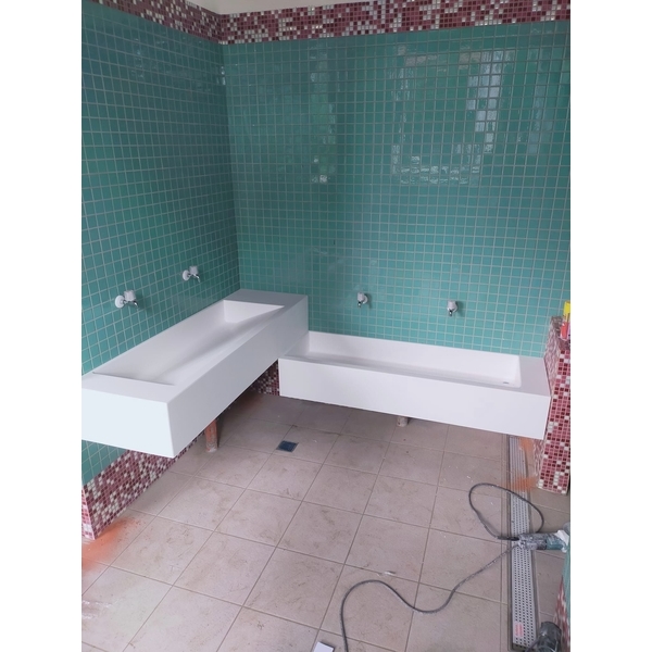 國小用馬槽式洗手台