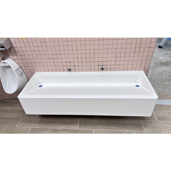 幼幼班用馬槽式洗手台