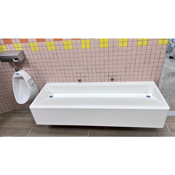 幼幼班用馬槽式洗手台