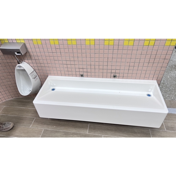 幼幼班用馬槽式洗手台