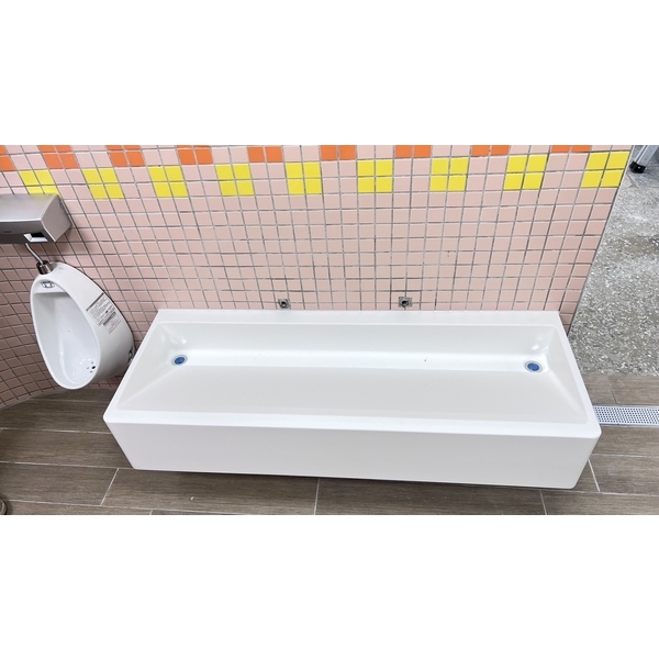 幼幼班用馬槽式洗手台