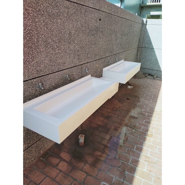 公共用馬槽式洗手台