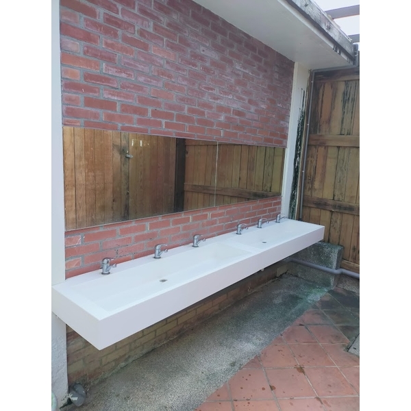 公共用馬槽式洗手台