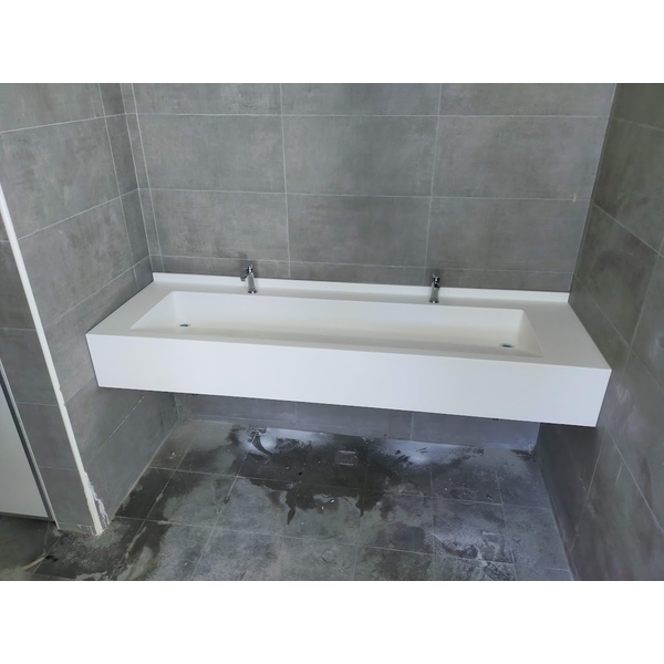 公共用馬槽式洗手台