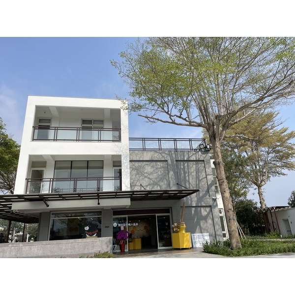 外牆拉皮－賴爺爺蜜蜂小森林-興永泰塗裝工程有限公司