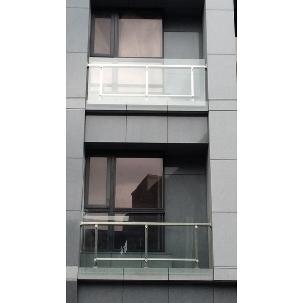 不銹鋼方管玻璃欄杆