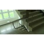 樓梯不銹鋼管+木扶手 - 紫福金屬建材有限公司