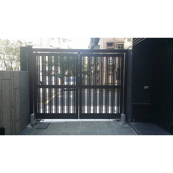 不銹鋼烤漆電動大門