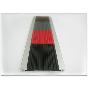 崁入式鋁底座止滑條,芊憓實業有限公司