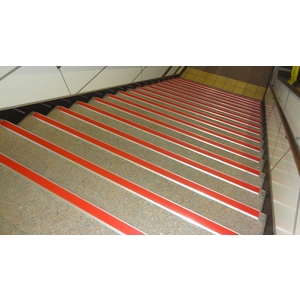 鋁底座止滑條-樓梯實績3