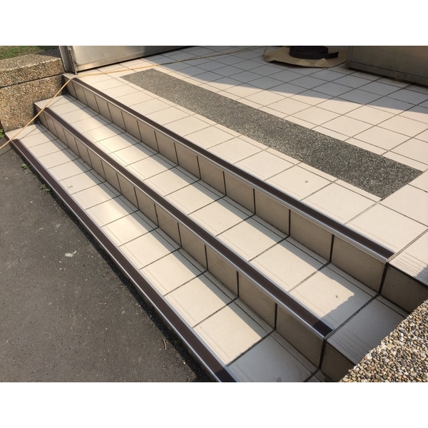 鋁底座止滑條實蹟2,芊憓實業有限公司