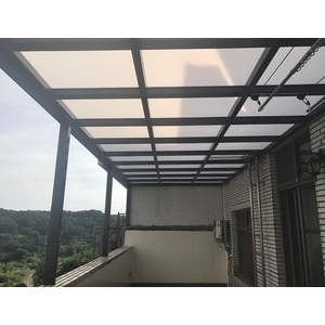 霧白色隔熱板採光罩