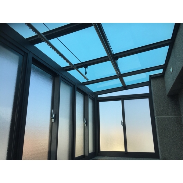 藍白色隔熱板採光罩-竣宇國際企業有限公司