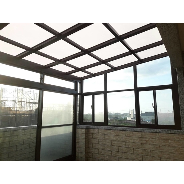 霧白色隔熱板採光罩,竣宇國際企業有限公司