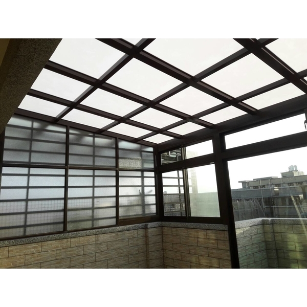 霧白色隔熱板採光罩-竣宇國際企業有限公司
