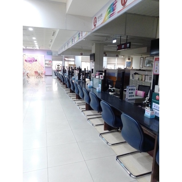 台中市西屯戶政事務所櫃台防疫压克力隔板施工