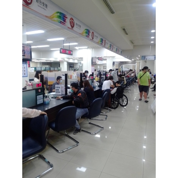 台中市西屯戶政事務所櫃台防疫压克力隔板施工-宗冠廣告設計社