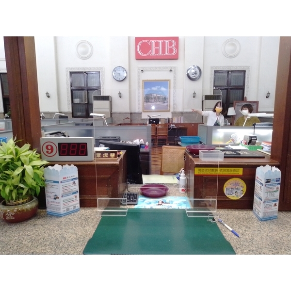 彰銀總行压克力防疫隔板,宗冠廣告設計社